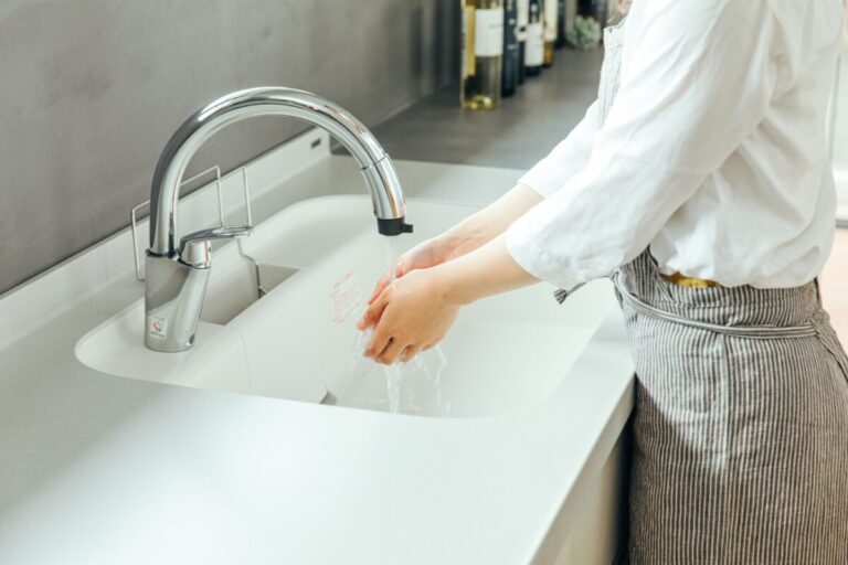朝の光が入る明るい玄関（強迫症の巻き込みへの対応）