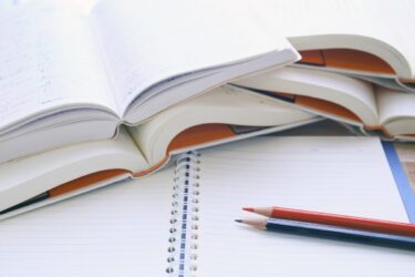 心理カウンセラーの資格|大学院に行かない道は、どこまで開かれている?
