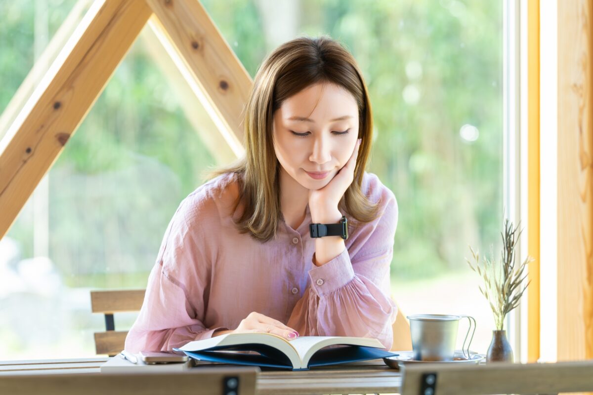 認知行動療法とは｜まず出来事と気持ちの間にある考えに気づきます
